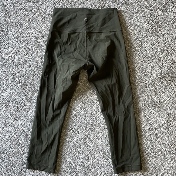 Lululemon Wunder Under Crop Tight - Picture 2 of 3